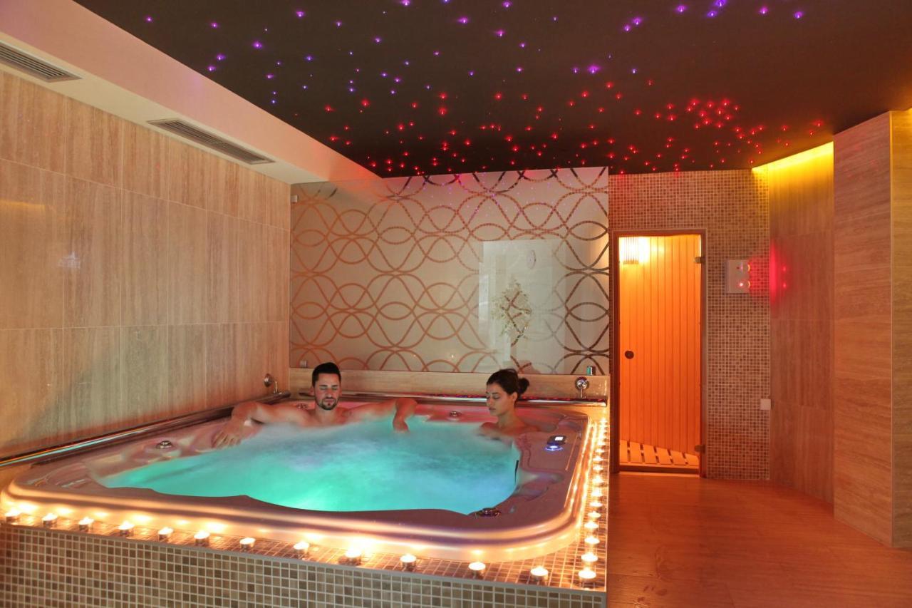 Garni Hotel Aveny ชาชาค ภายนอก รูปภาพ