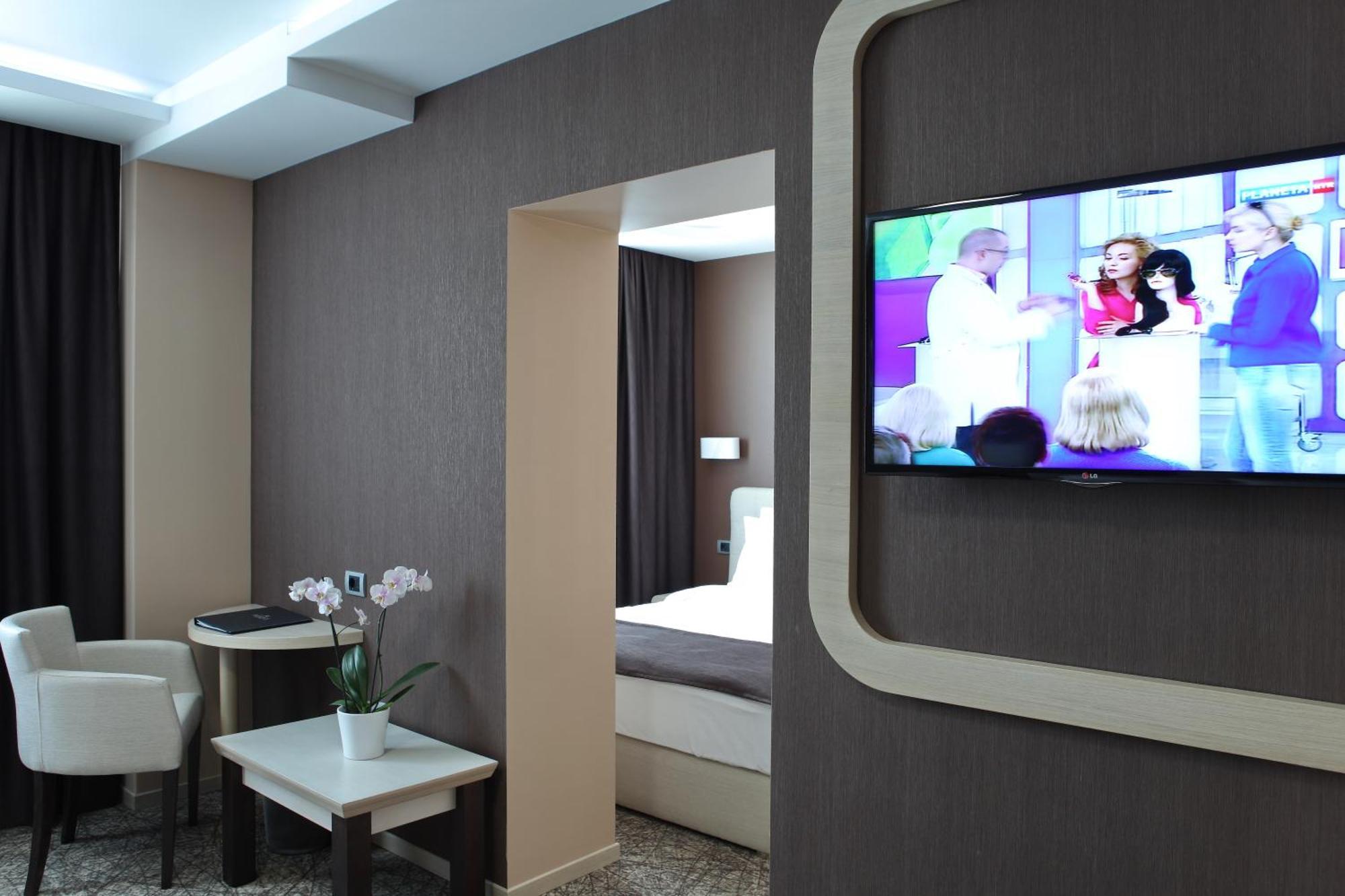Garni Hotel Aveny ชาชาค ภายนอก รูปภาพ