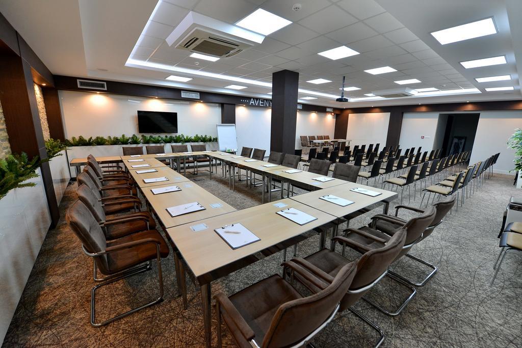 Garni Hotel Aveny ชาชาค ภายนอก รูปภาพ