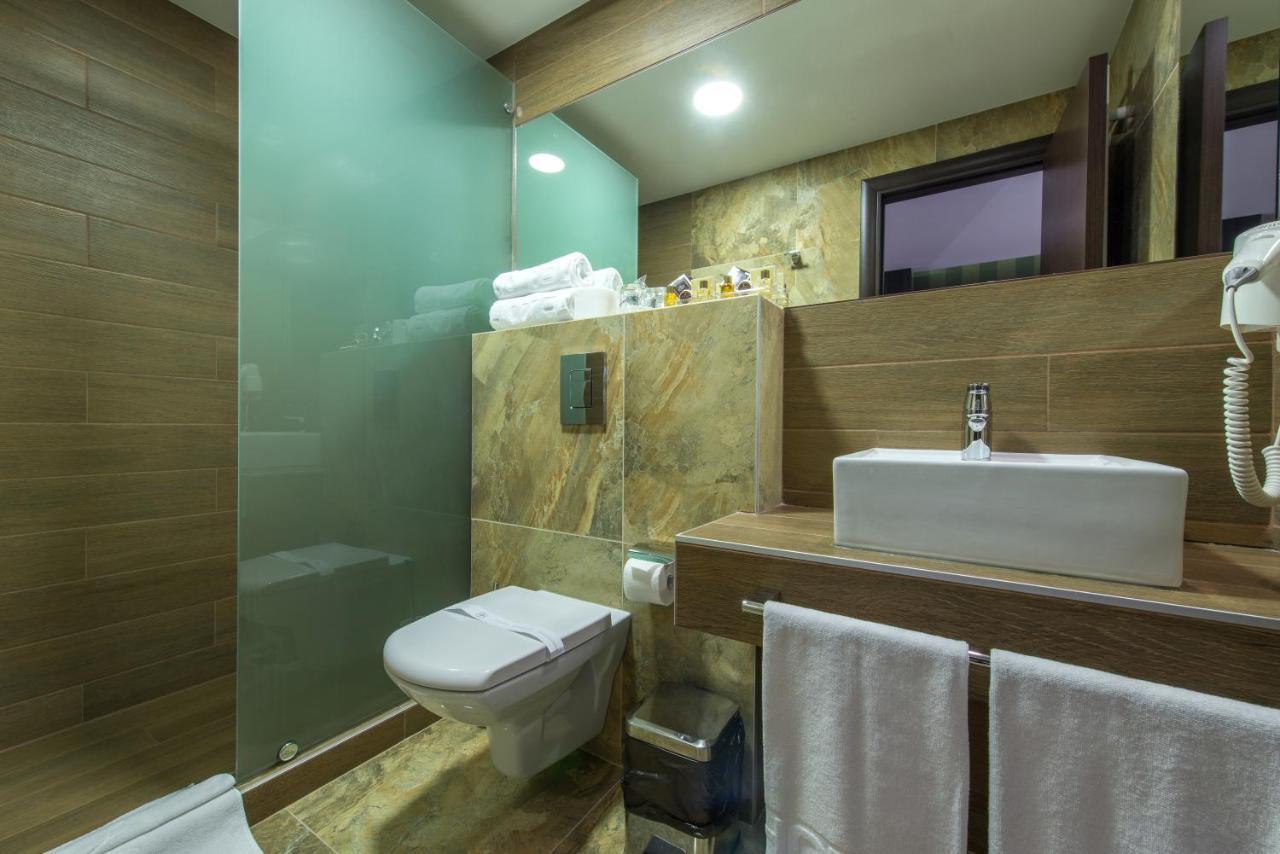 Garni Hotel Aveny ชาชาค ภายนอก รูปภาพ