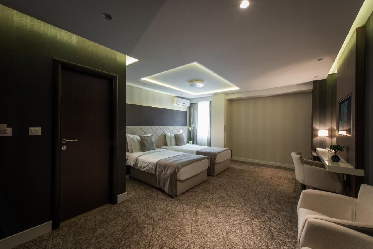 Garni Hotel Aveny ชาชาค ภายนอก รูปภาพ