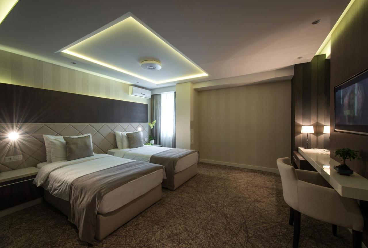 Garni Hotel Aveny ชาชาค ภายนอก รูปภาพ