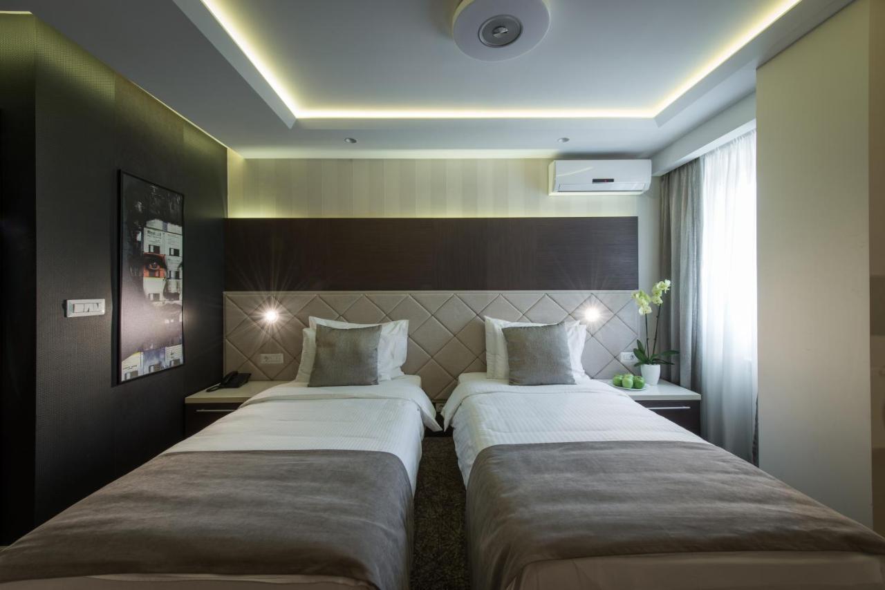 Garni Hotel Aveny ชาชาค ภายนอก รูปภาพ