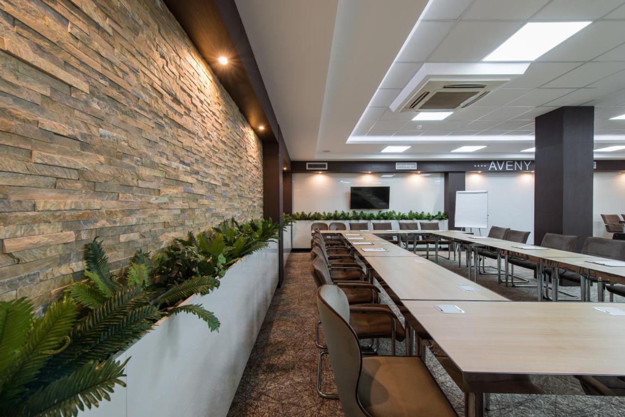 Garni Hotel Aveny ชาชาค ภายนอก รูปภาพ