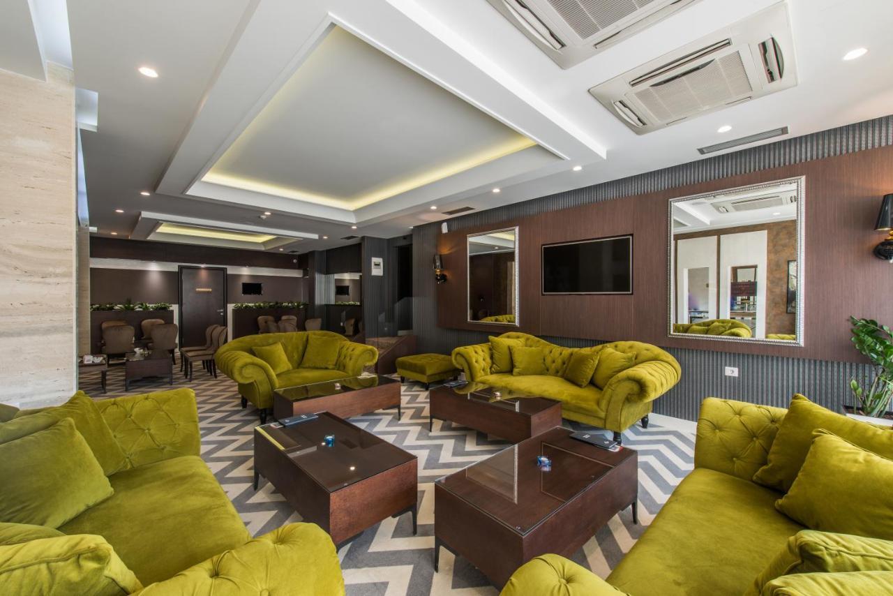 Garni Hotel Aveny ชาชาค ภายนอก รูปภาพ